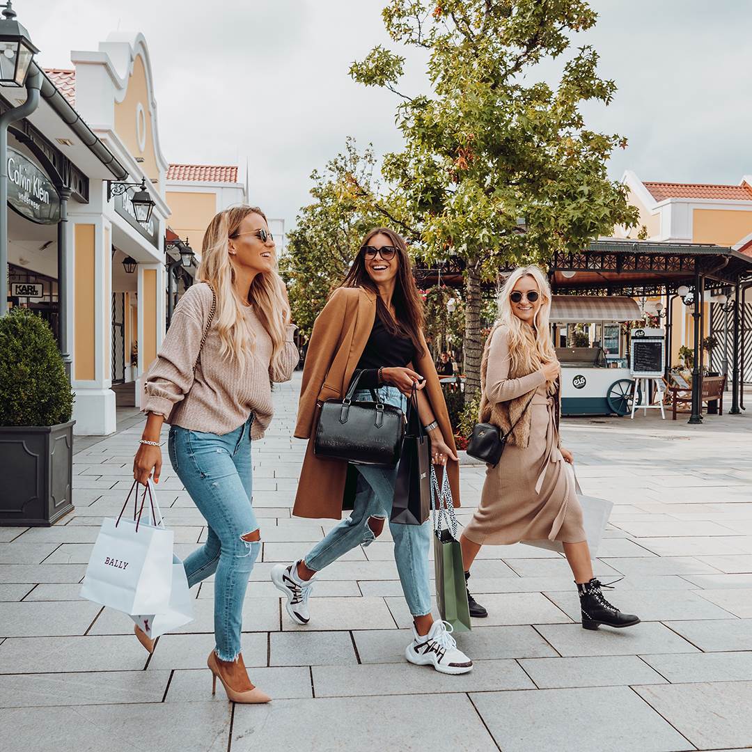 Outlet shopping tours from Rome with private NCC transfer
